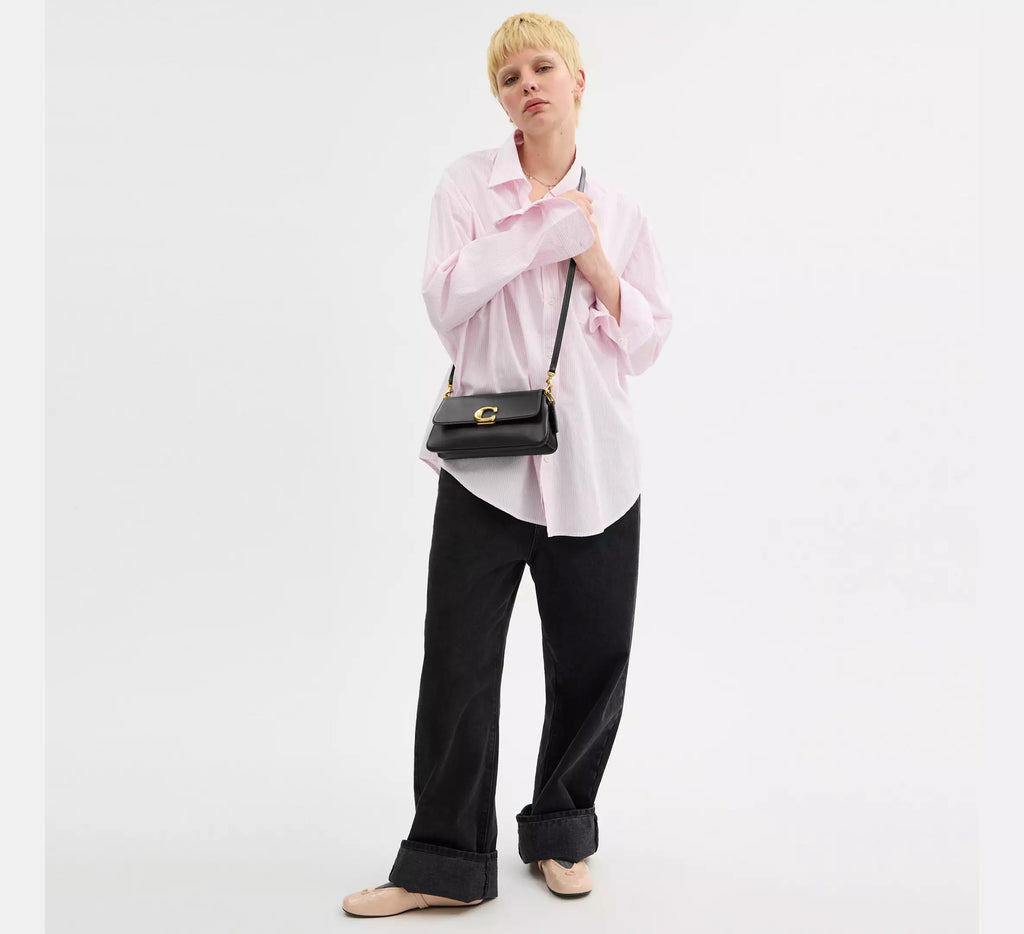 Jet Shoulder Bag in black