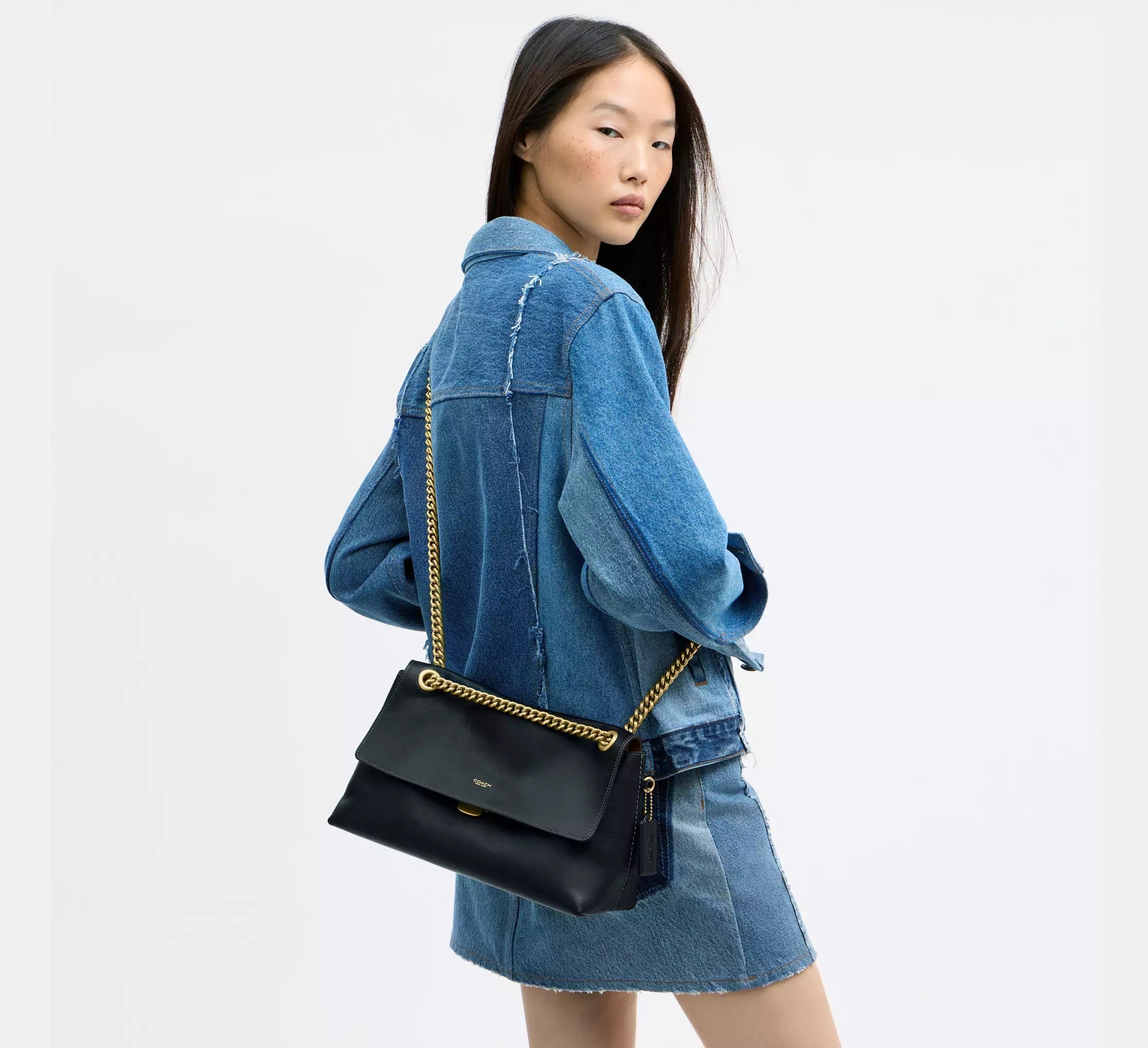 Chelsea Shoulder Bag 30 With Chain Brass/Black Secondary image
