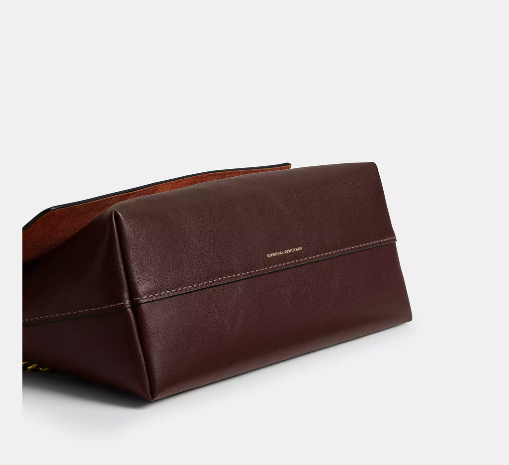 Chelsea 30 Shoulder Bag in Brown Leather