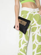 Moschino logo-patch quilted clutch